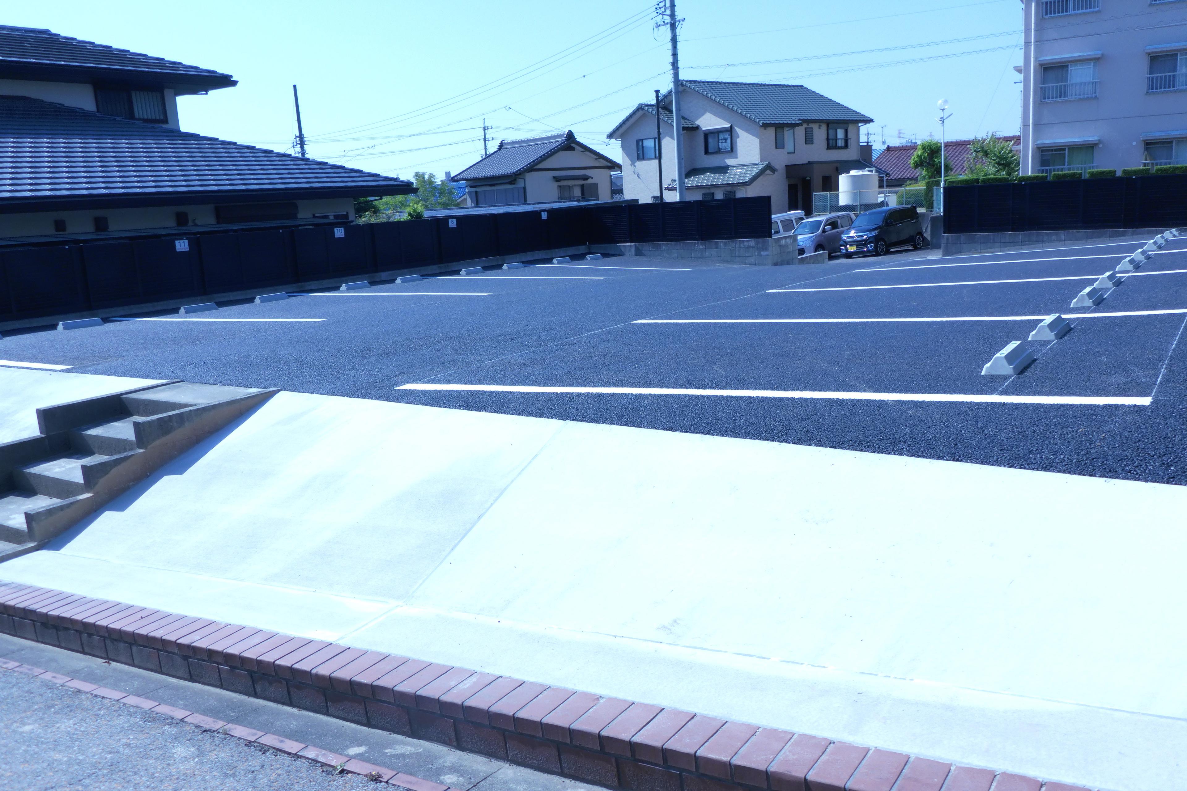 320101の外観・駐車場イメージ2枚目