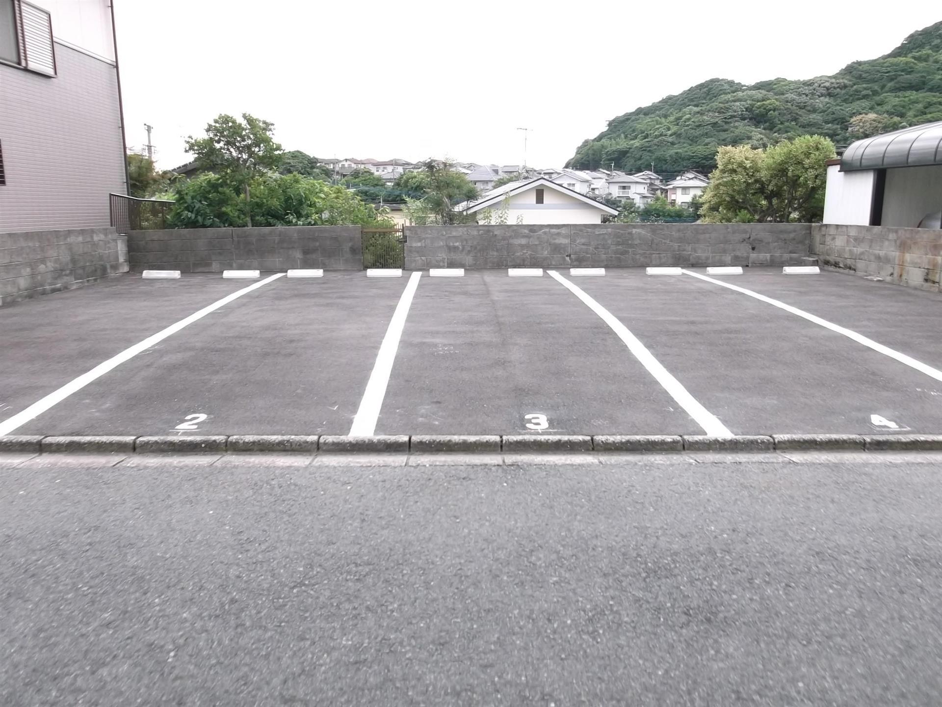 浅川台２丁目パーキングの外観・駐車場イメージ2枚目