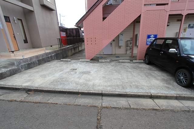 コーポラスJ.S　敷地内月極駐車場の外観・駐車場イメージ1枚目