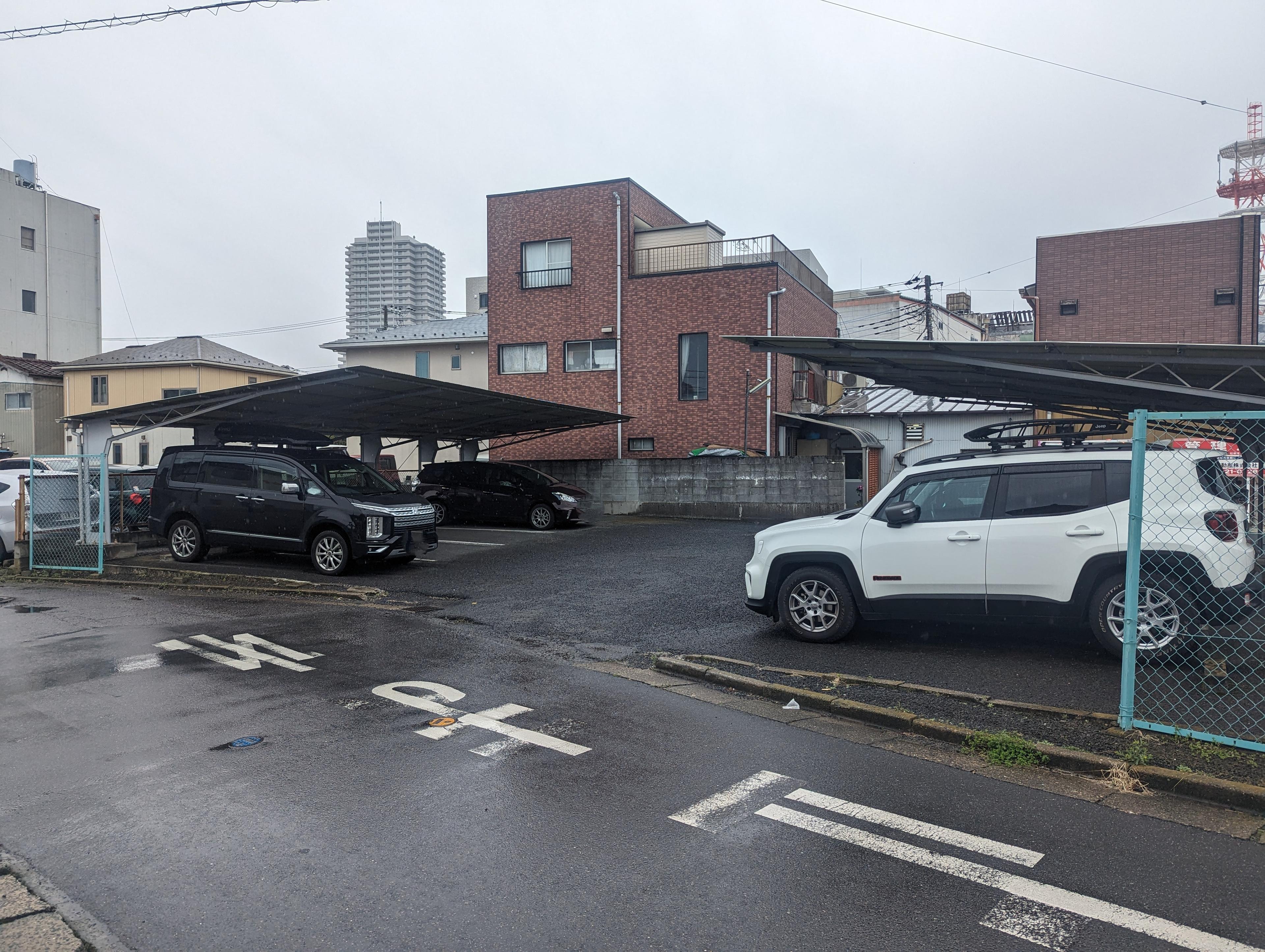 東崎屋根付駐車場の外観・駐車場イメージ3枚目