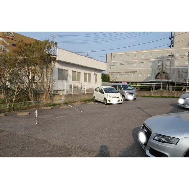 信華駐車場の外観・駐車場イメージ2枚目