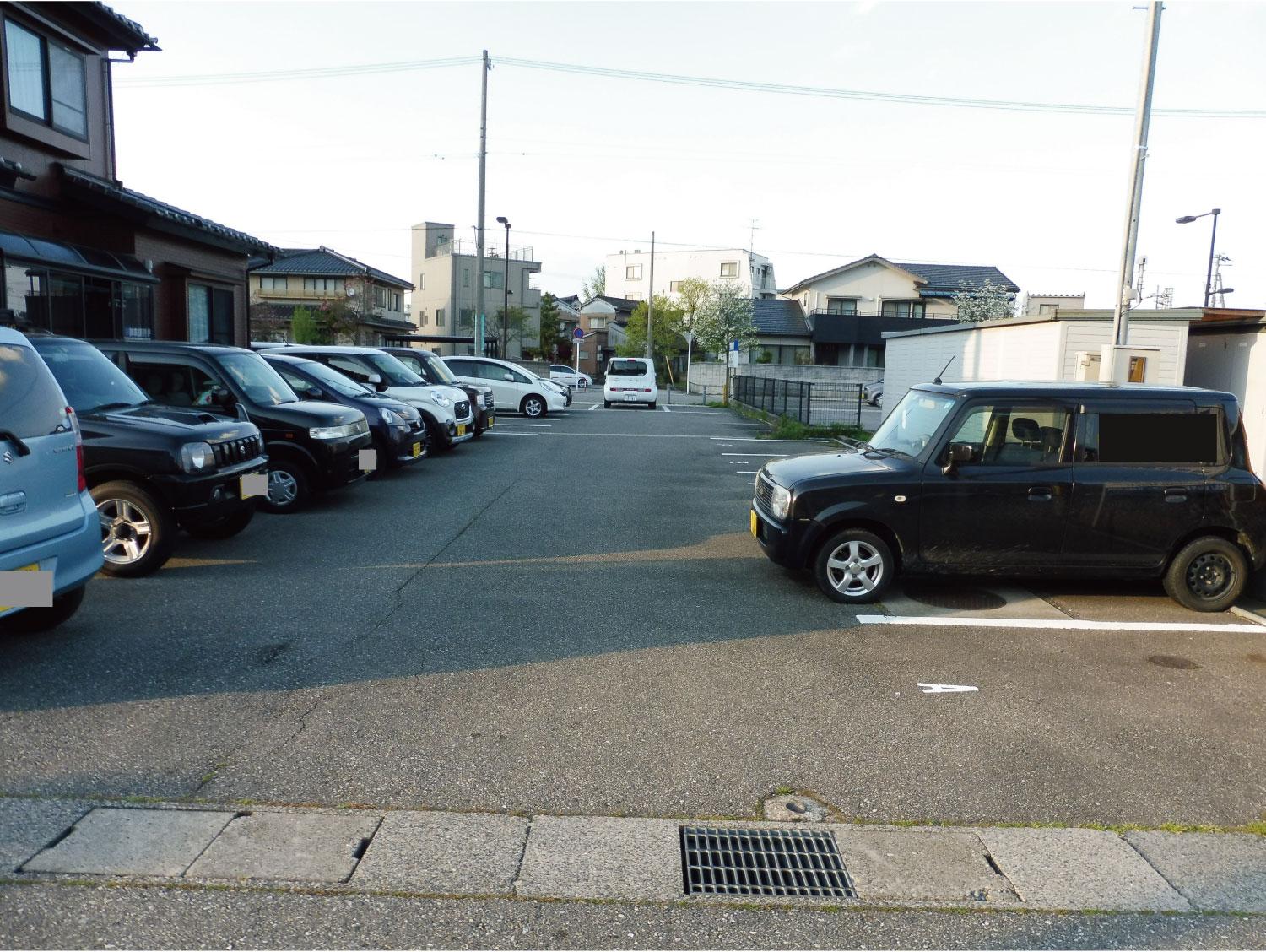 牛島本町1丁目月極駐車場（置塩）の外観・駐車場イメージ1枚目