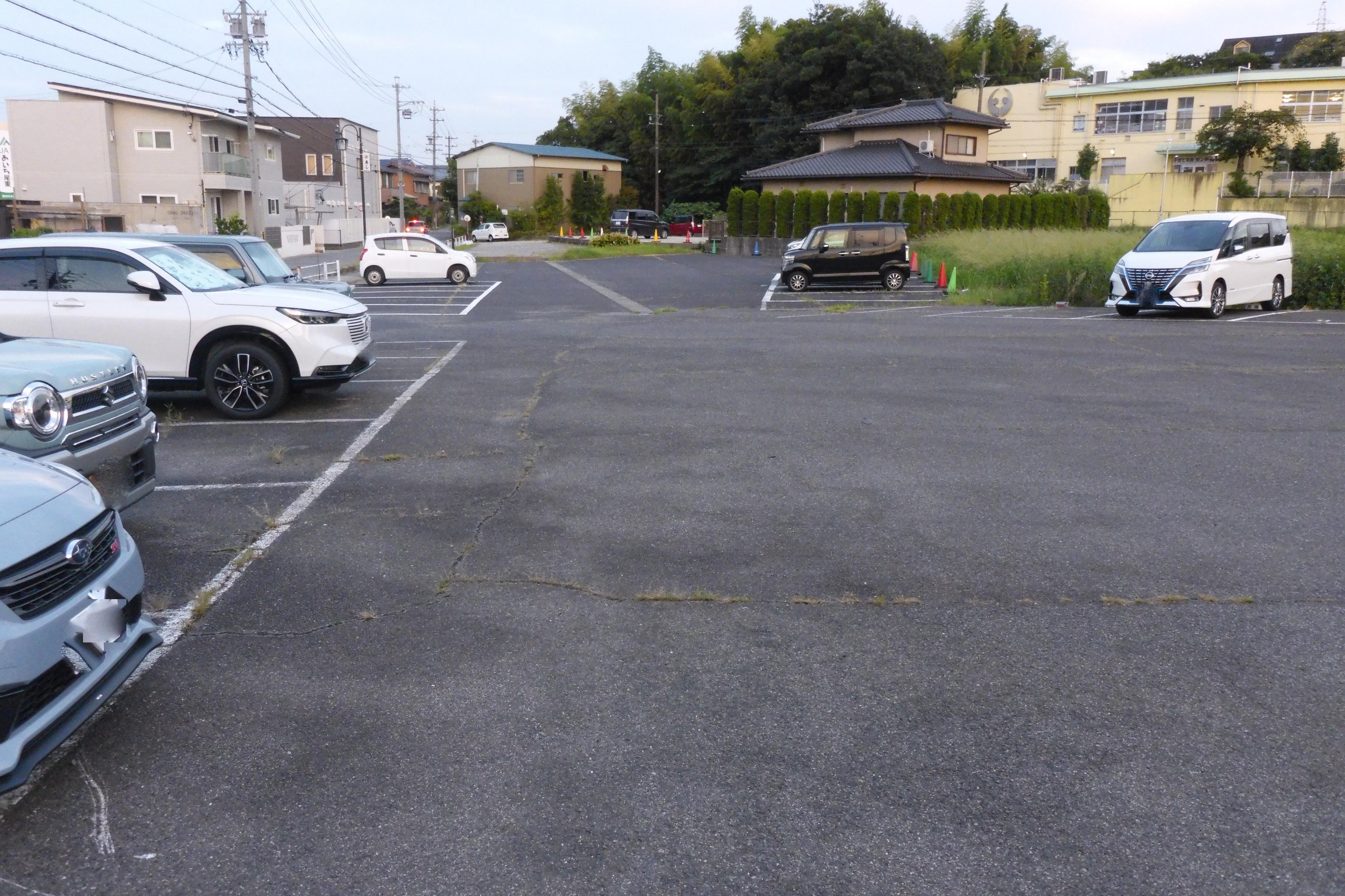 320133の外観・駐車場イメージ1枚目