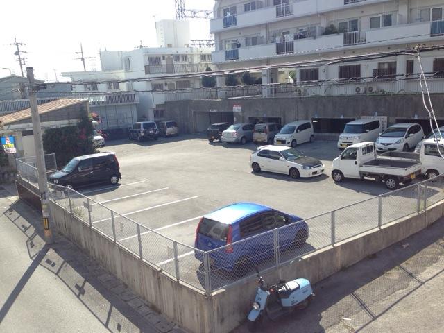 屋比久駐車場の外観・駐車場イメージ1枚目