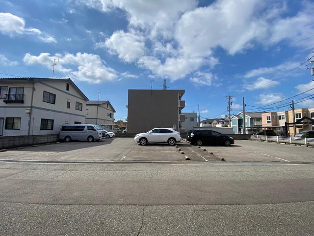 ハイツ・シオン月極駐車場の外観・駐車場イメージ1枚目