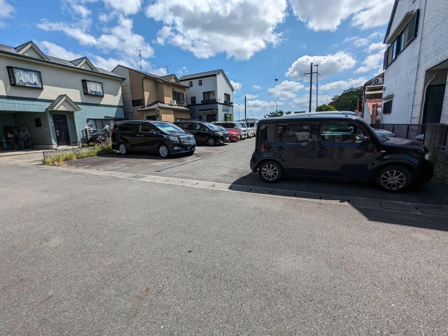 御陵谷町（上段）ガレージの外観・駐車場イメージ1枚目