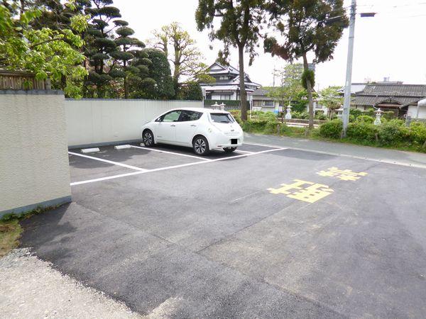 徳永歯科駐車場の外観・駐車場イメージ2枚目