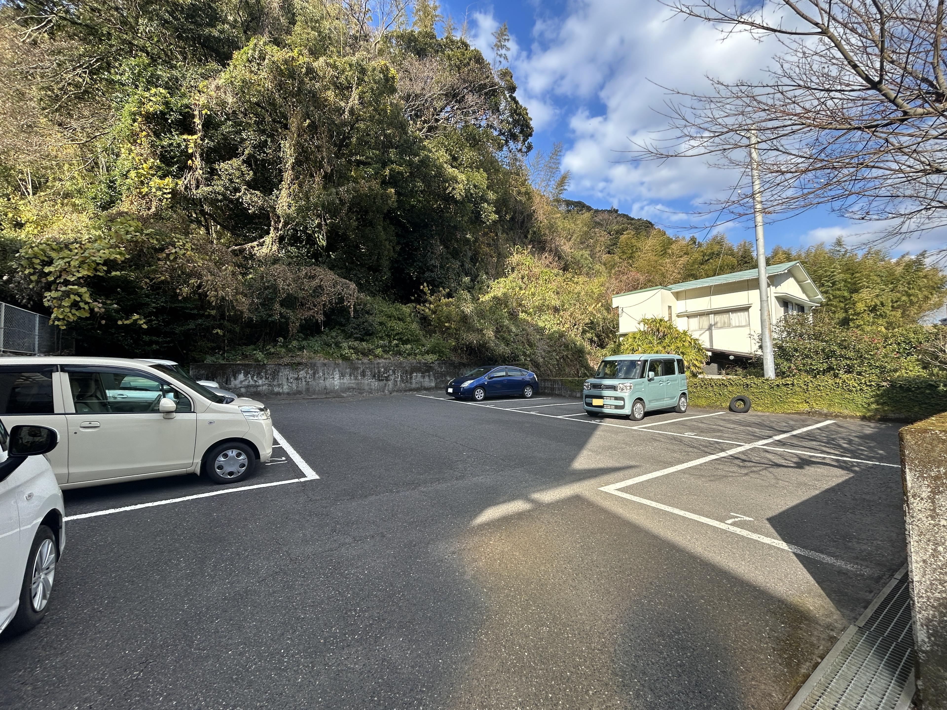 ﾃﾗｽﾊｳｽ城山の外観・駐車場イメージ1枚目