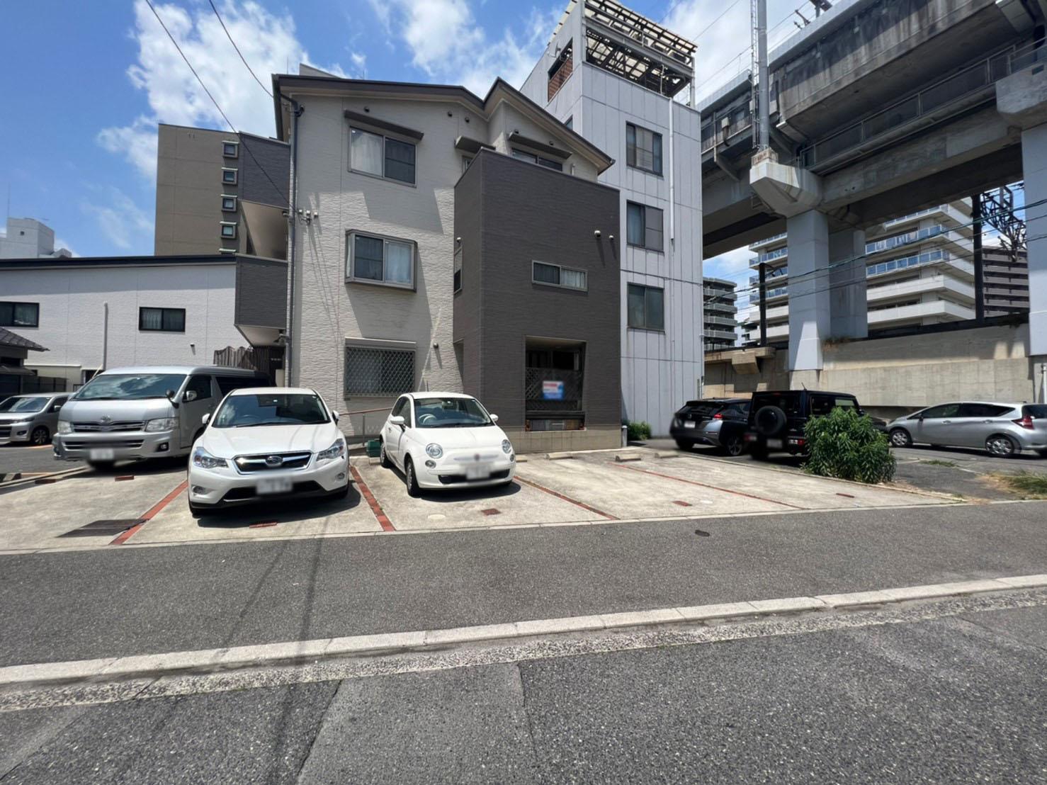 楠木ガレージ①の外観・駐車場イメージ2枚目