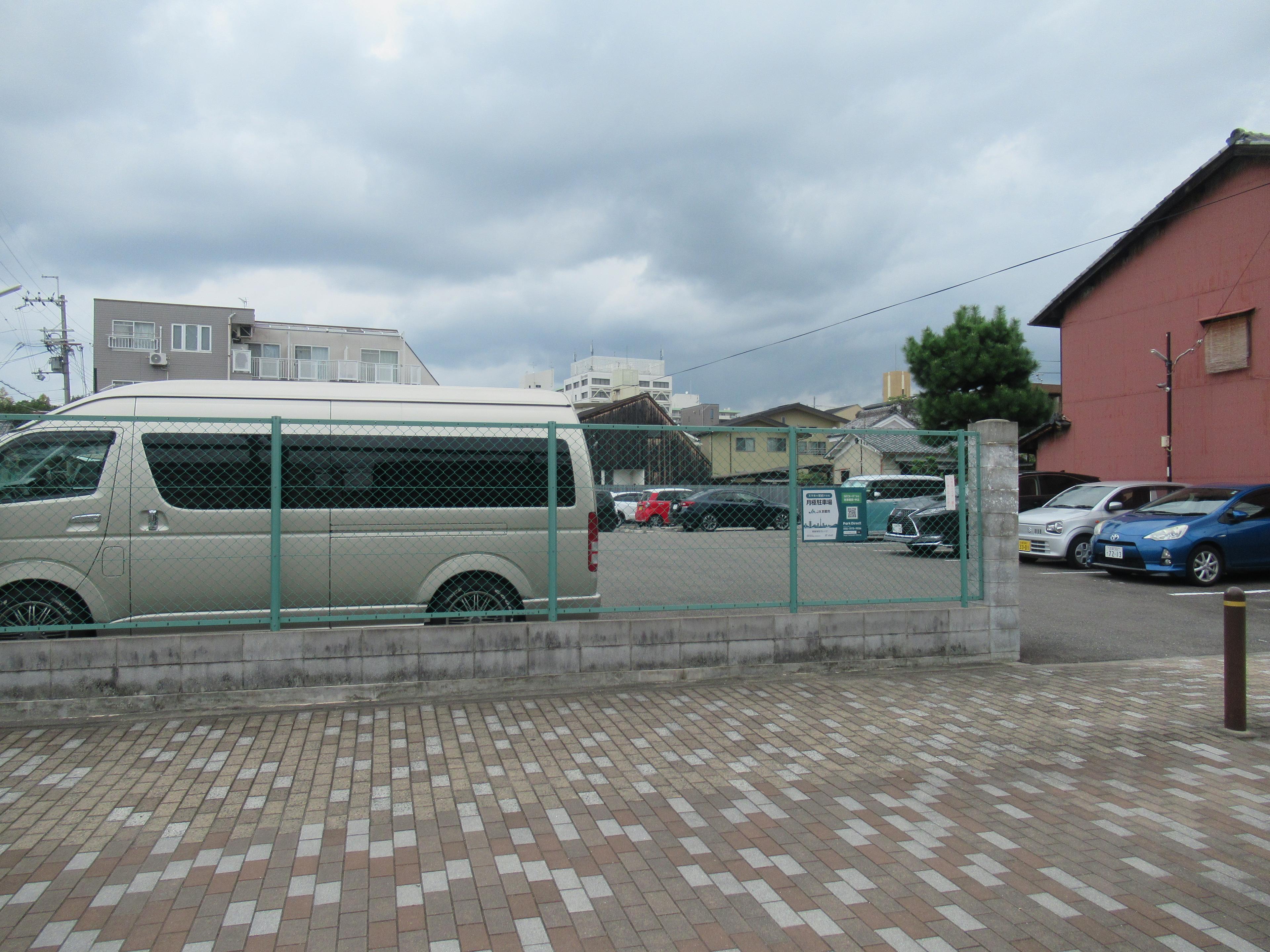 西飯食町ガレージの外観・駐車場イメージ3枚目