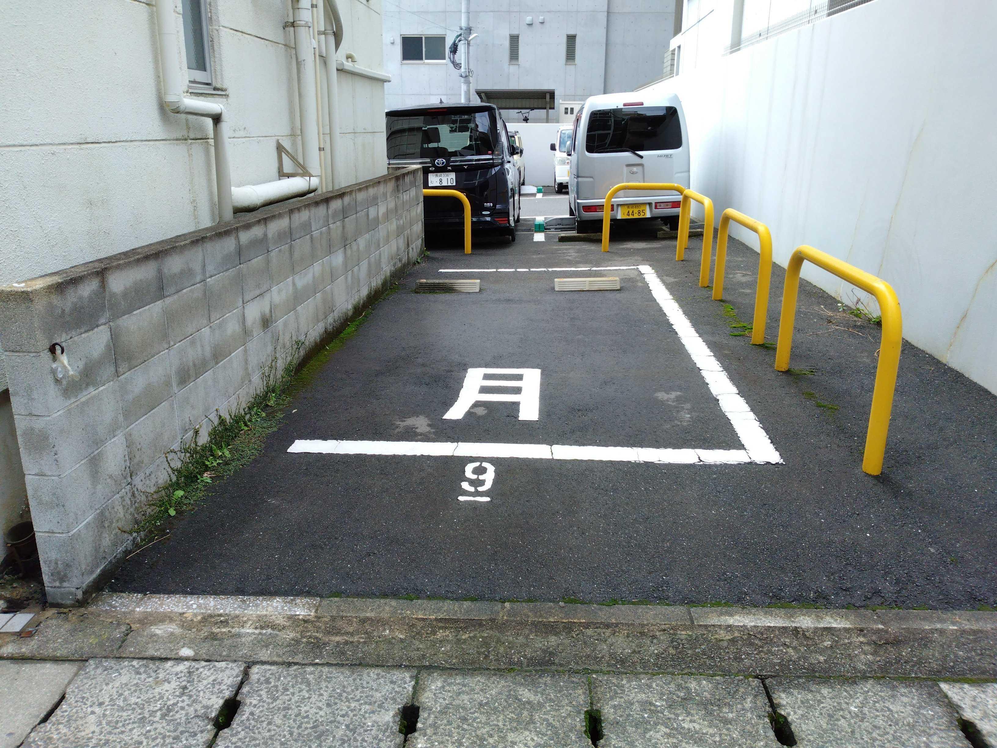 丸本ガレージの外観・駐車場イメージ1枚目