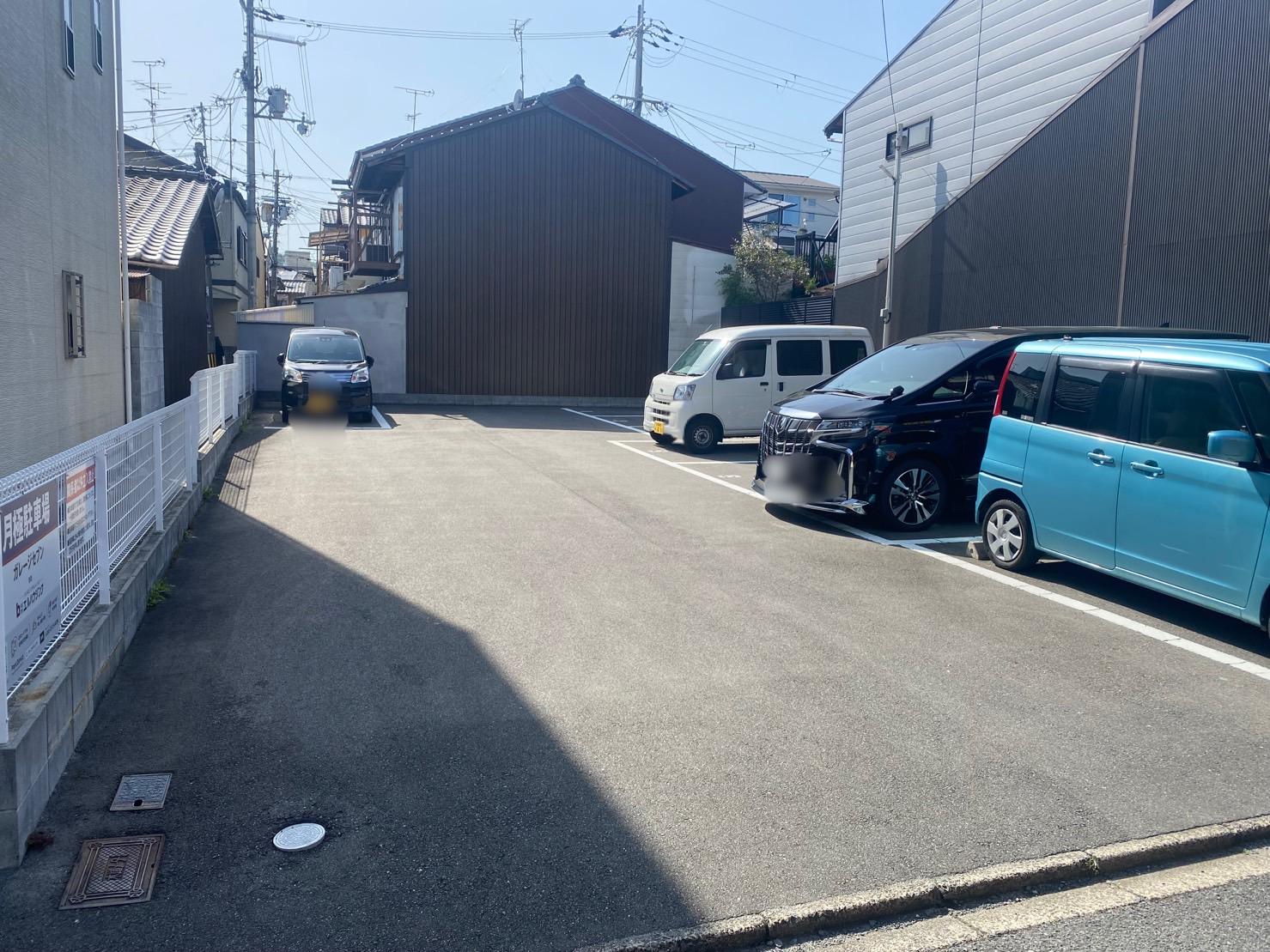 ガレージセブンの外観・駐車場イメージ1枚目