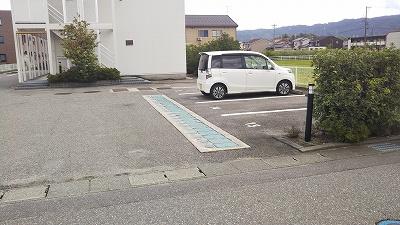 グレイスコート(19013)の外観・駐車場イメージ1枚目