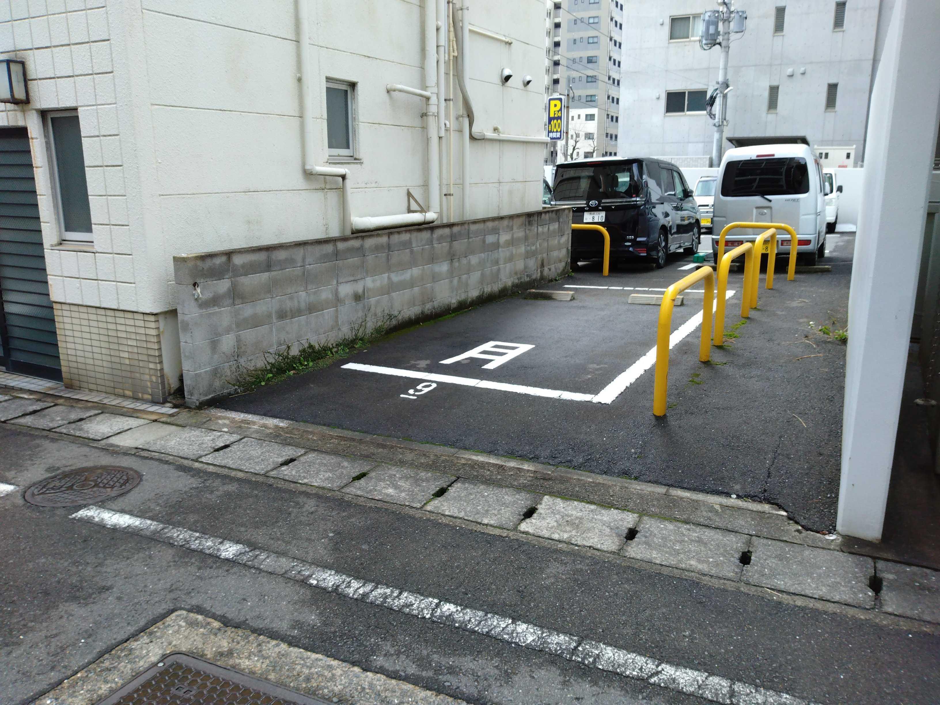 丸本ガレージの外観・駐車場イメージ2枚目