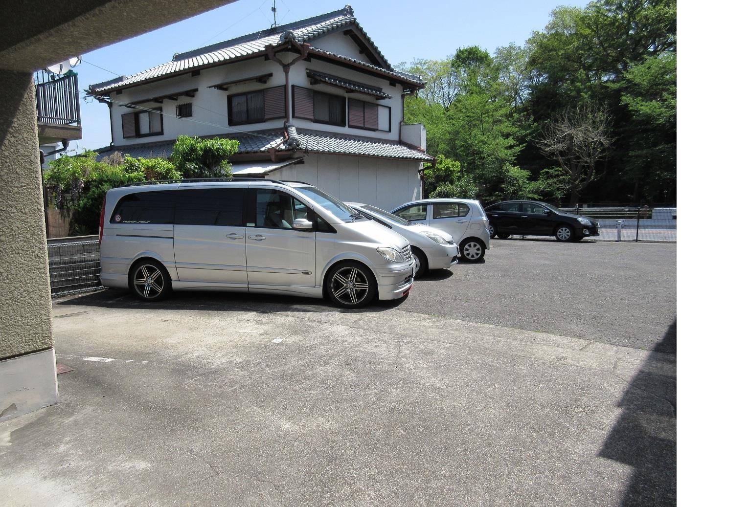 ドムスパーキングの外観・駐車場イメージ1枚目