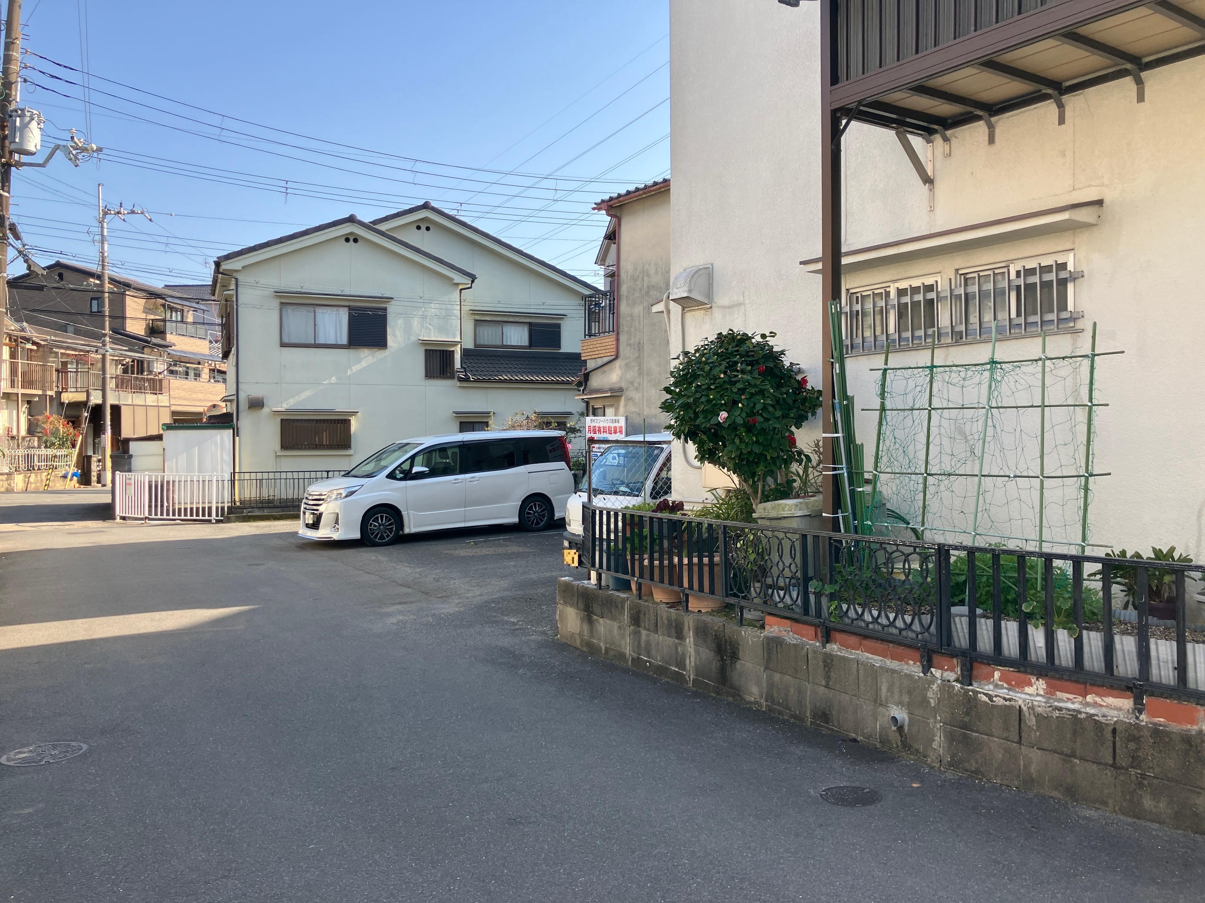 野村スリーハウス駐車場の外観・駐車場イメージ1枚目