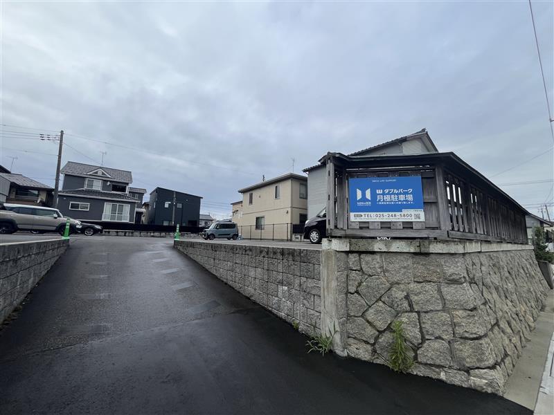 ダブルパーク神道寺南の外観・駐車場イメージ1枚目