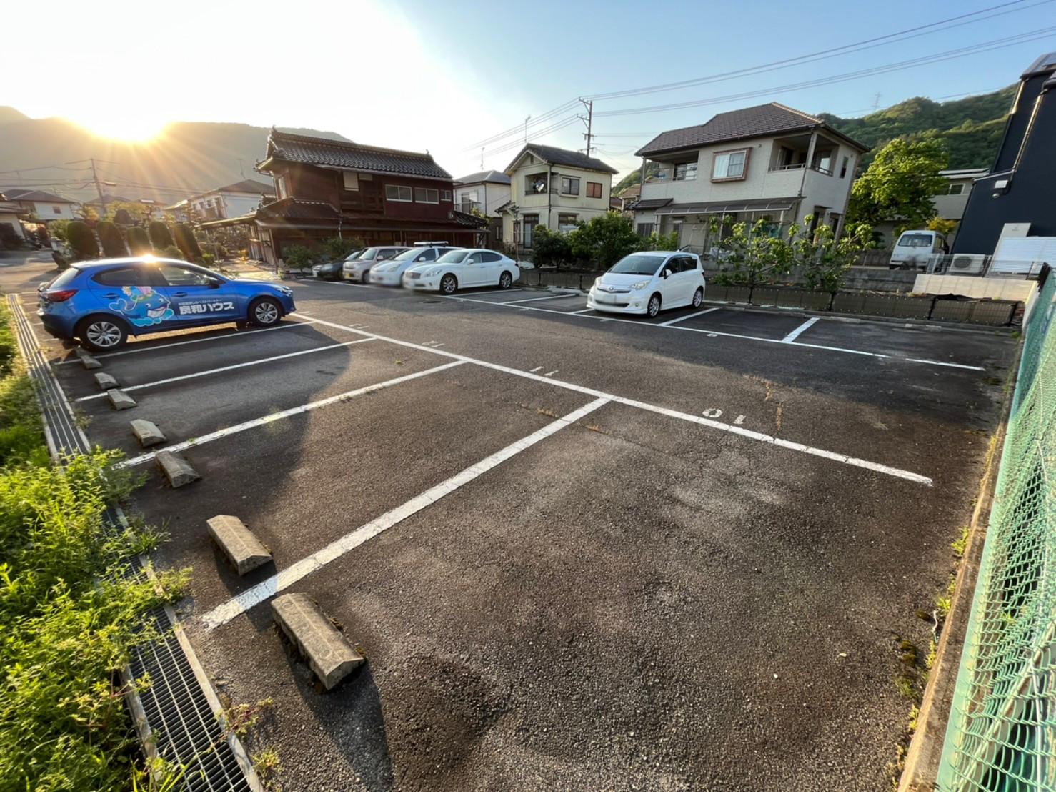 小西駐車場の外観・駐車場イメージ2枚目