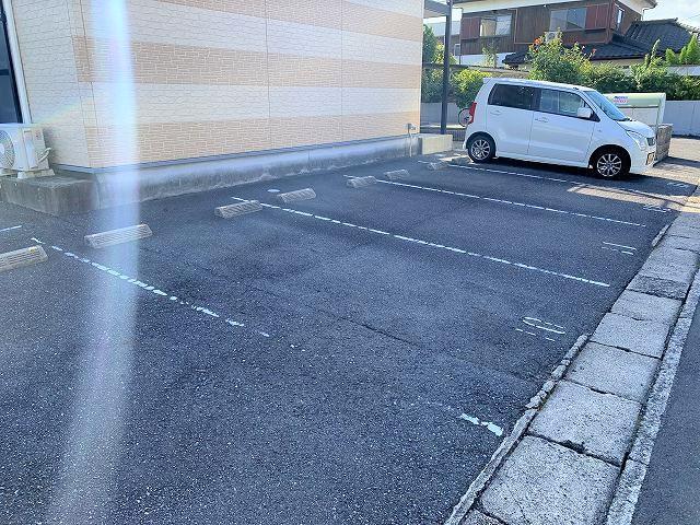 アルバ(38181)の外観・駐車場イメージ1枚目