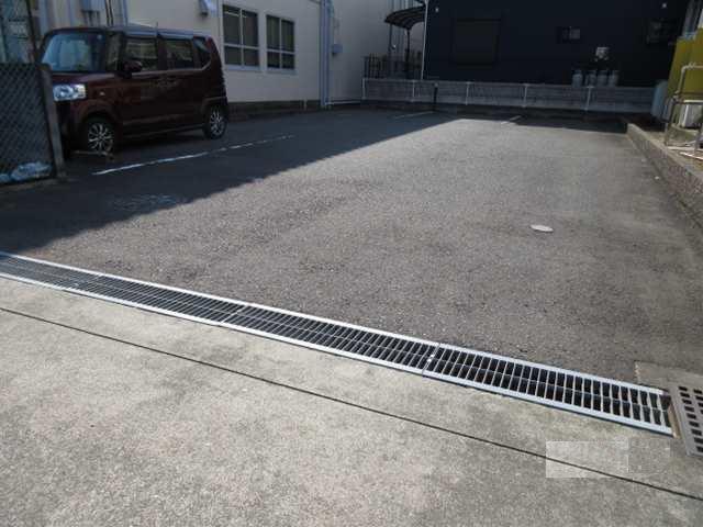 エスト(18144)の外観・駐車場イメージ1枚目