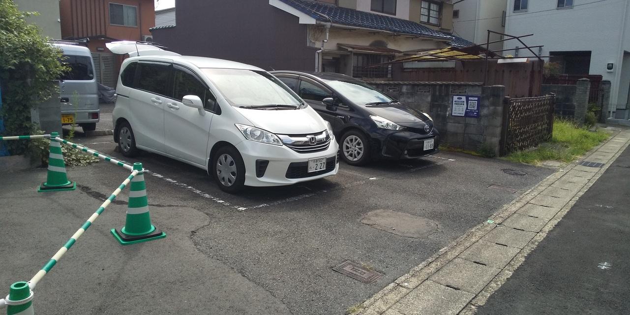 湯浅ガレージ（神ノ木町）の外観・駐車場イメージ1枚目