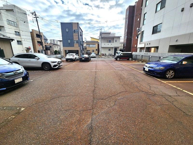 アーク東中通の外観・駐車場イメージ2枚目