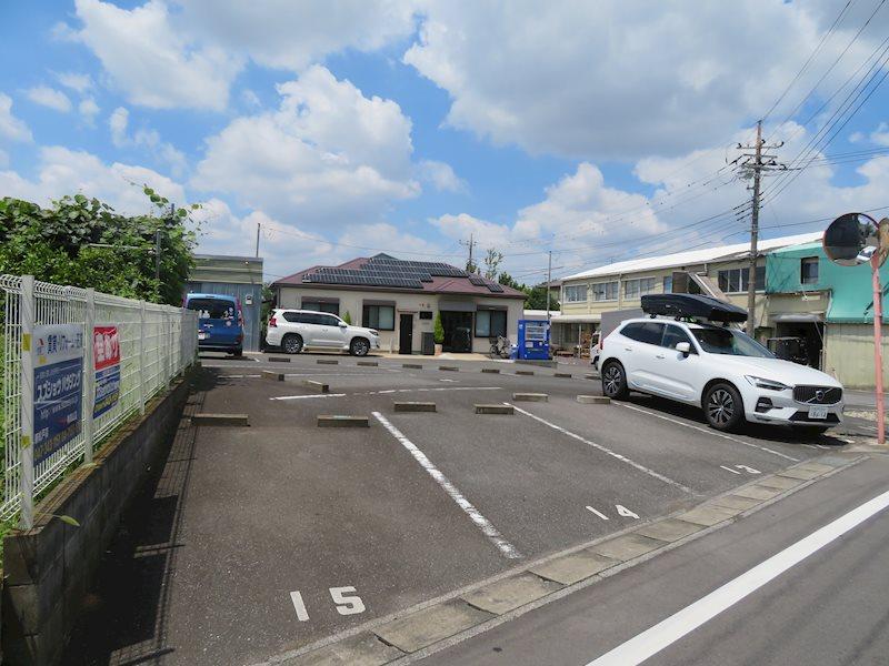 秋山駐車場の外観・駐車場イメージ1枚目