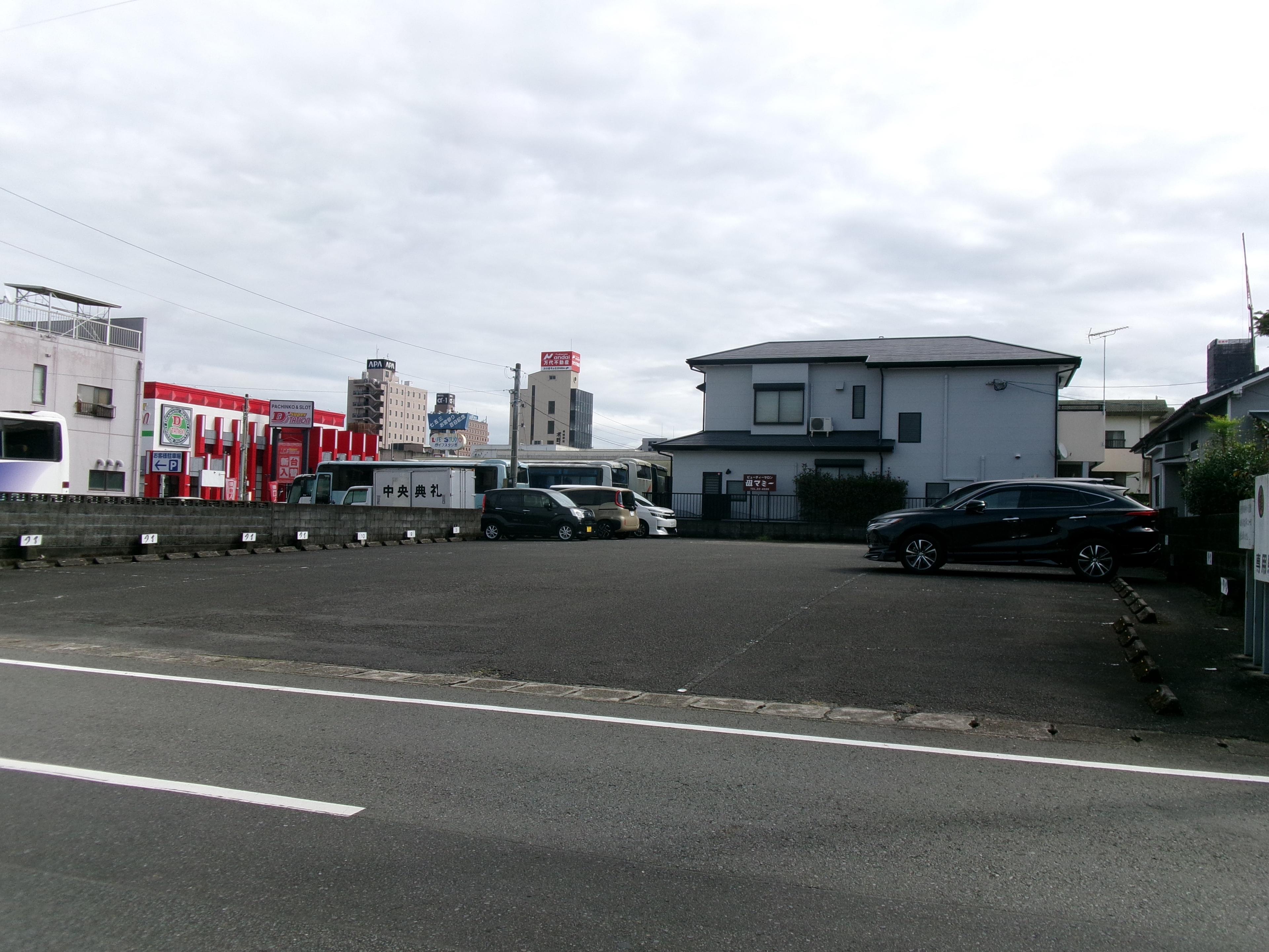 鶏料理つる駐車場の外観・駐車場イメージ2枚目