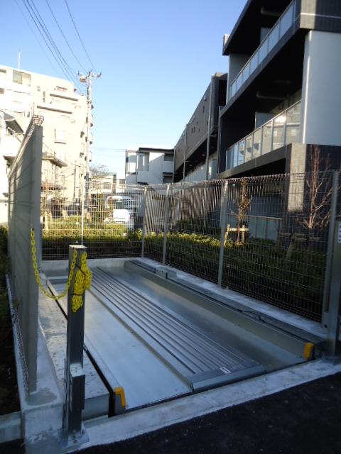 フラッツα中野通り駐車場の外観・駐車場イメージ2枚目