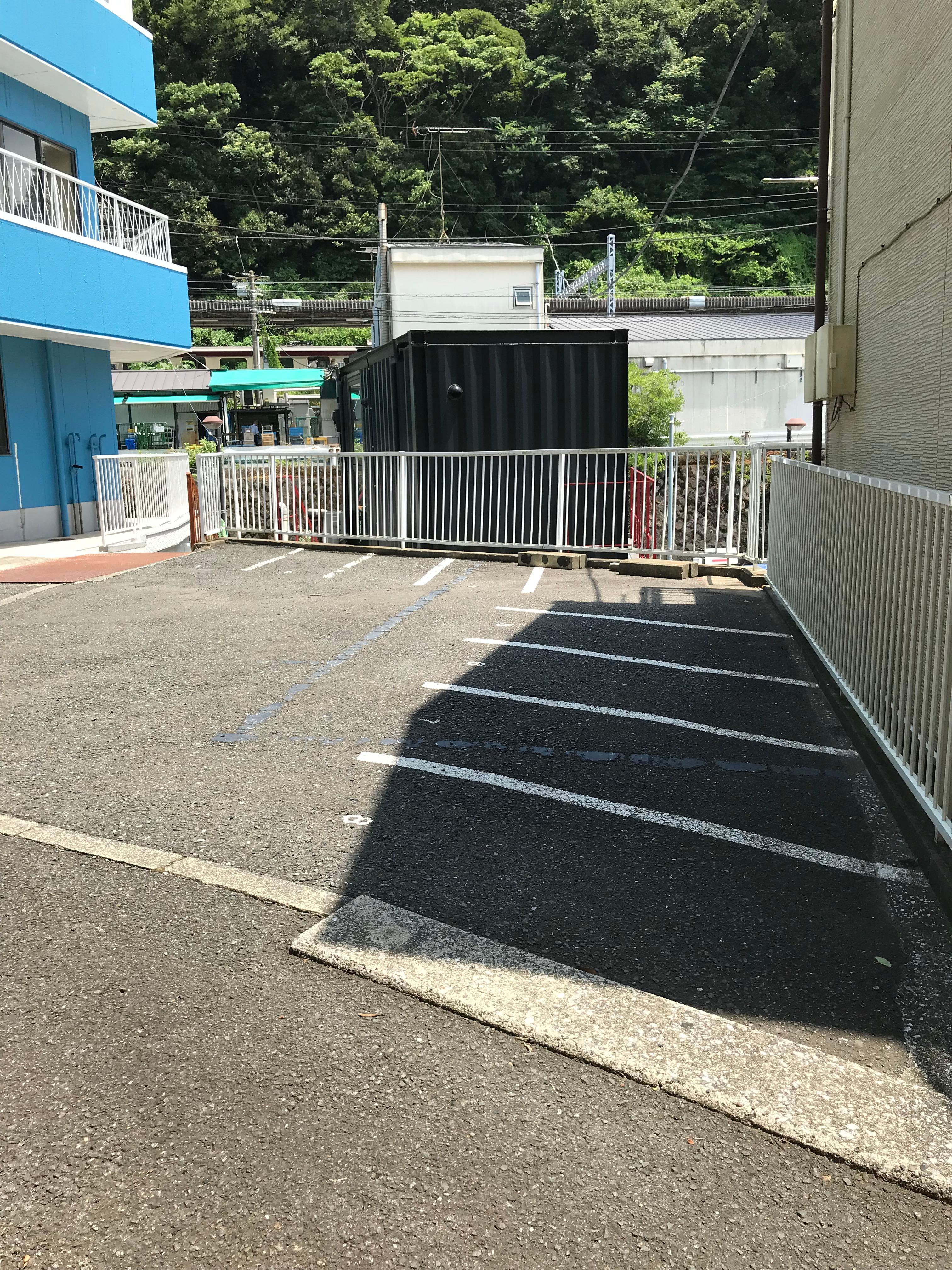マリンハイツの外観・駐車場イメージ1枚目