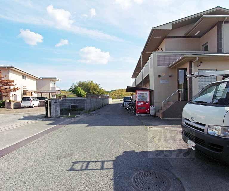 深草鞍ケ谷ガレージの外観・駐車場イメージ3枚目