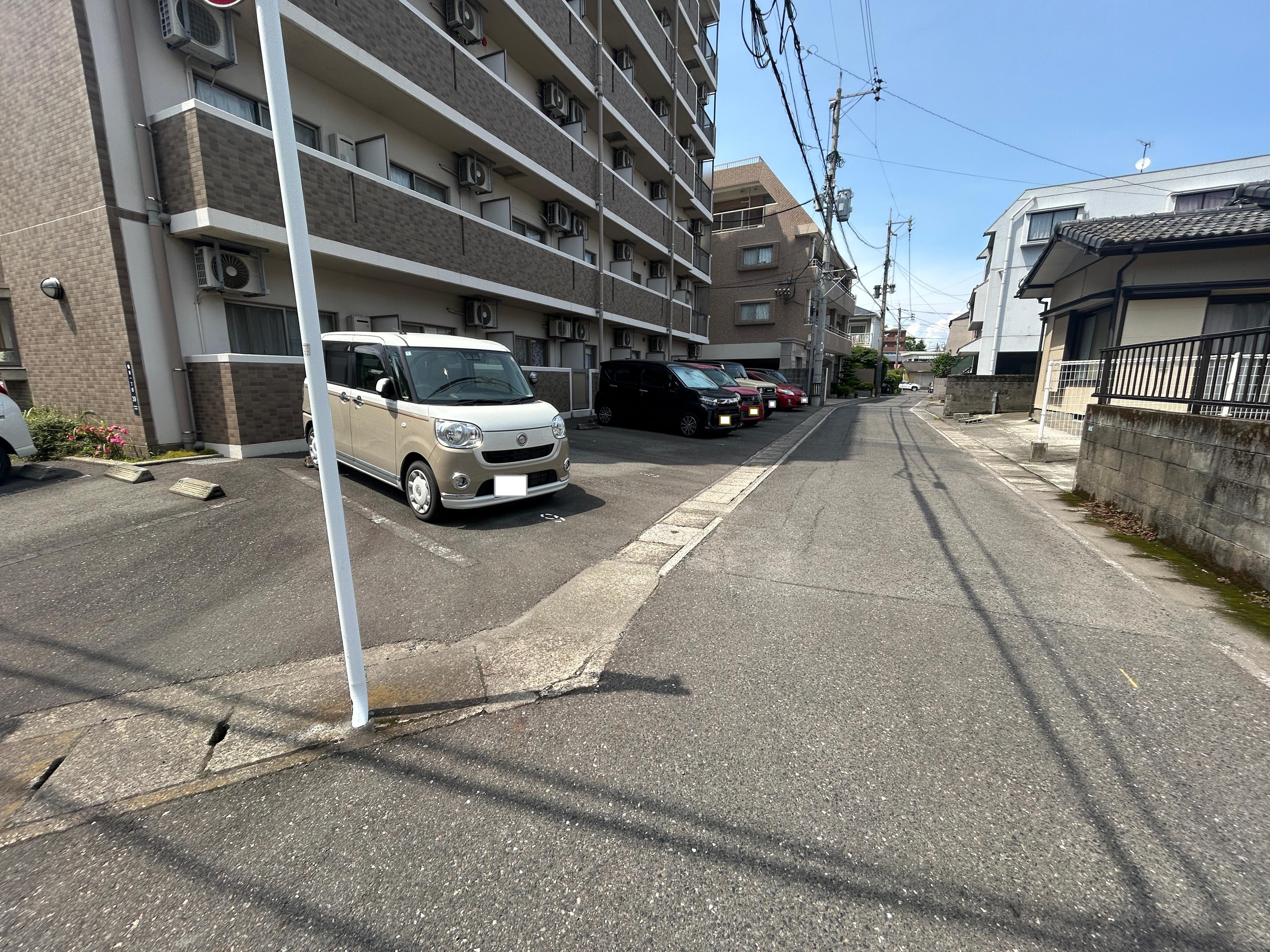 サンジュエル鴨池の外観・駐車場イメージ2枚目