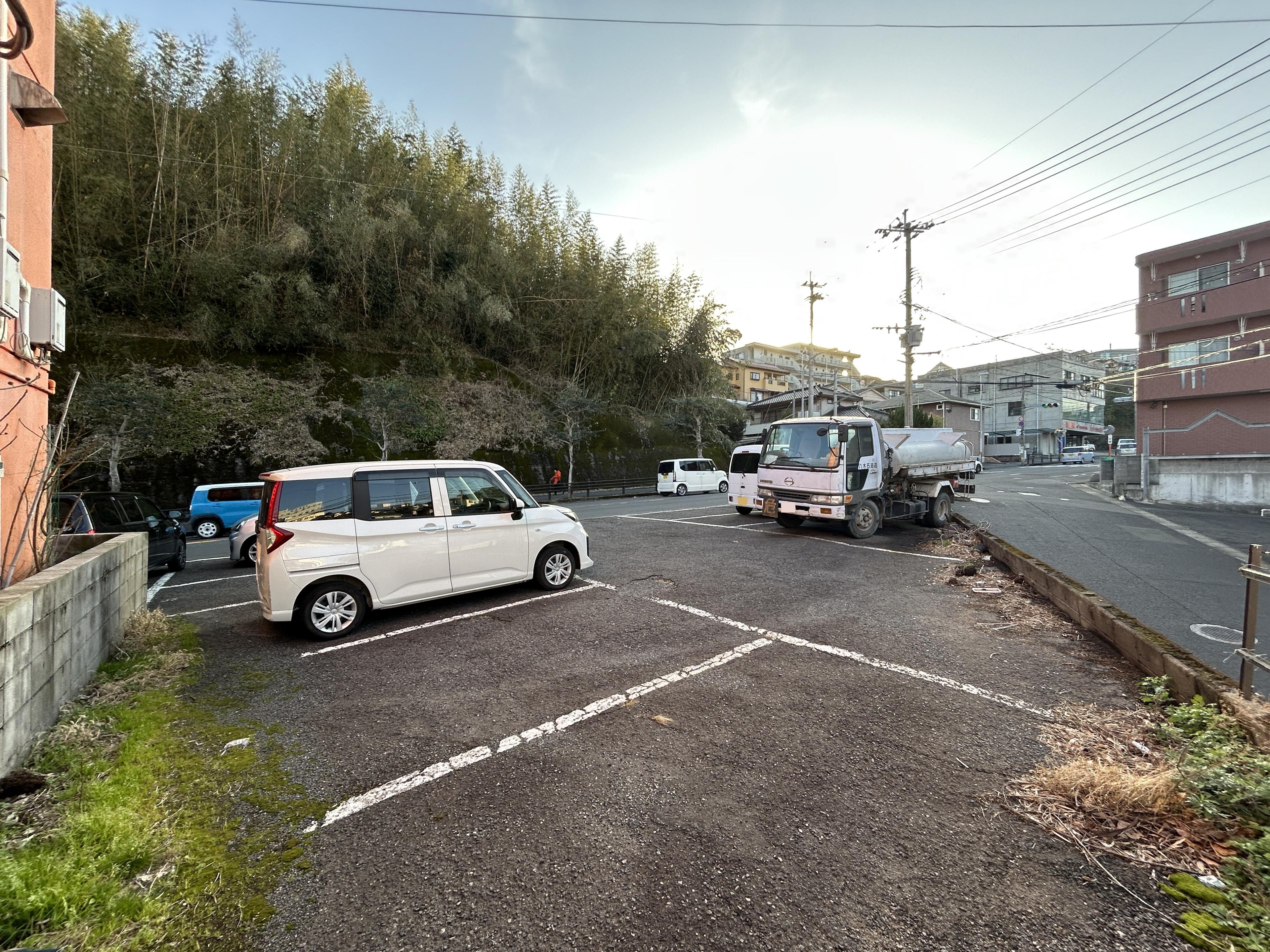 ｵｰﾄ･ｽｸｳｪｱｰ南郡元Ⅰの外観・駐車場イメージ3枚目