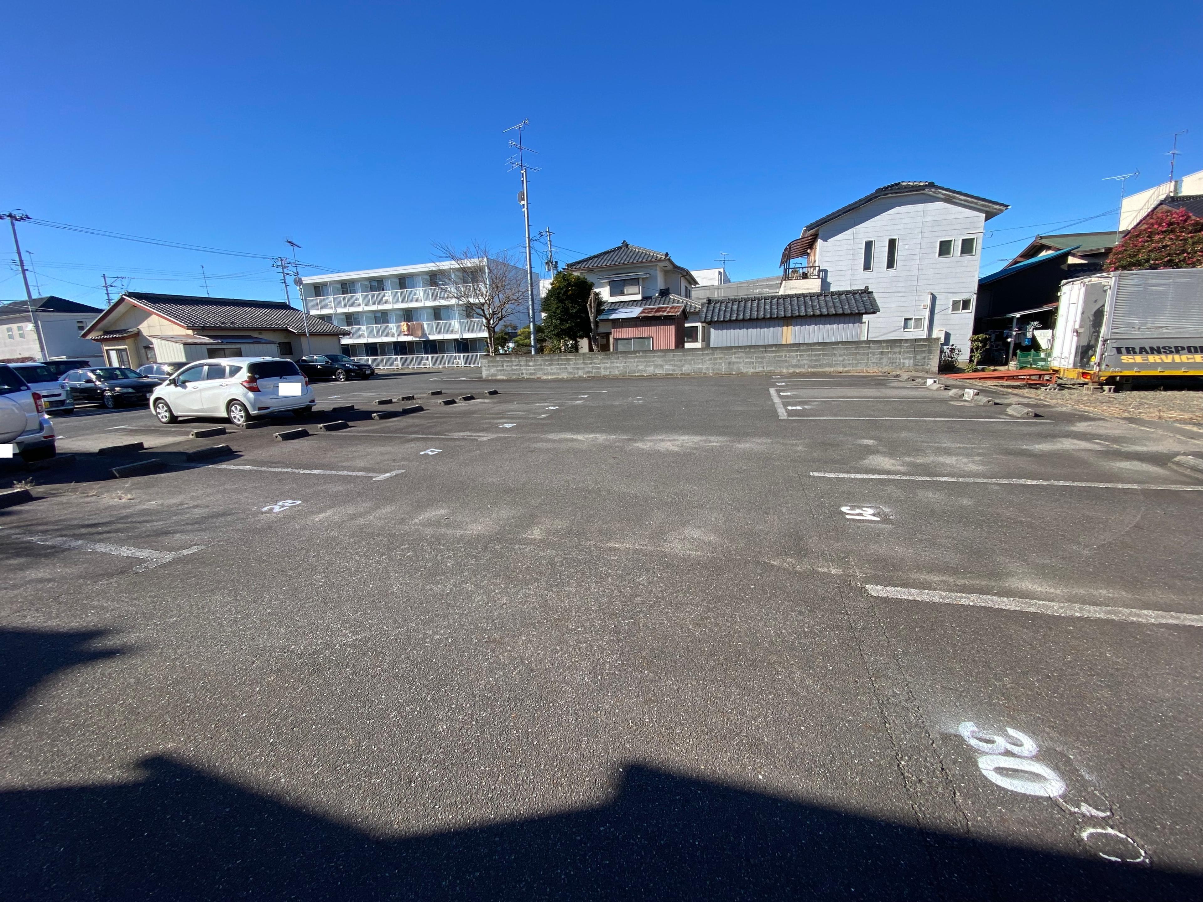 岡崎屋本店第２月極駐車場の外観・駐車場イメージ3枚目