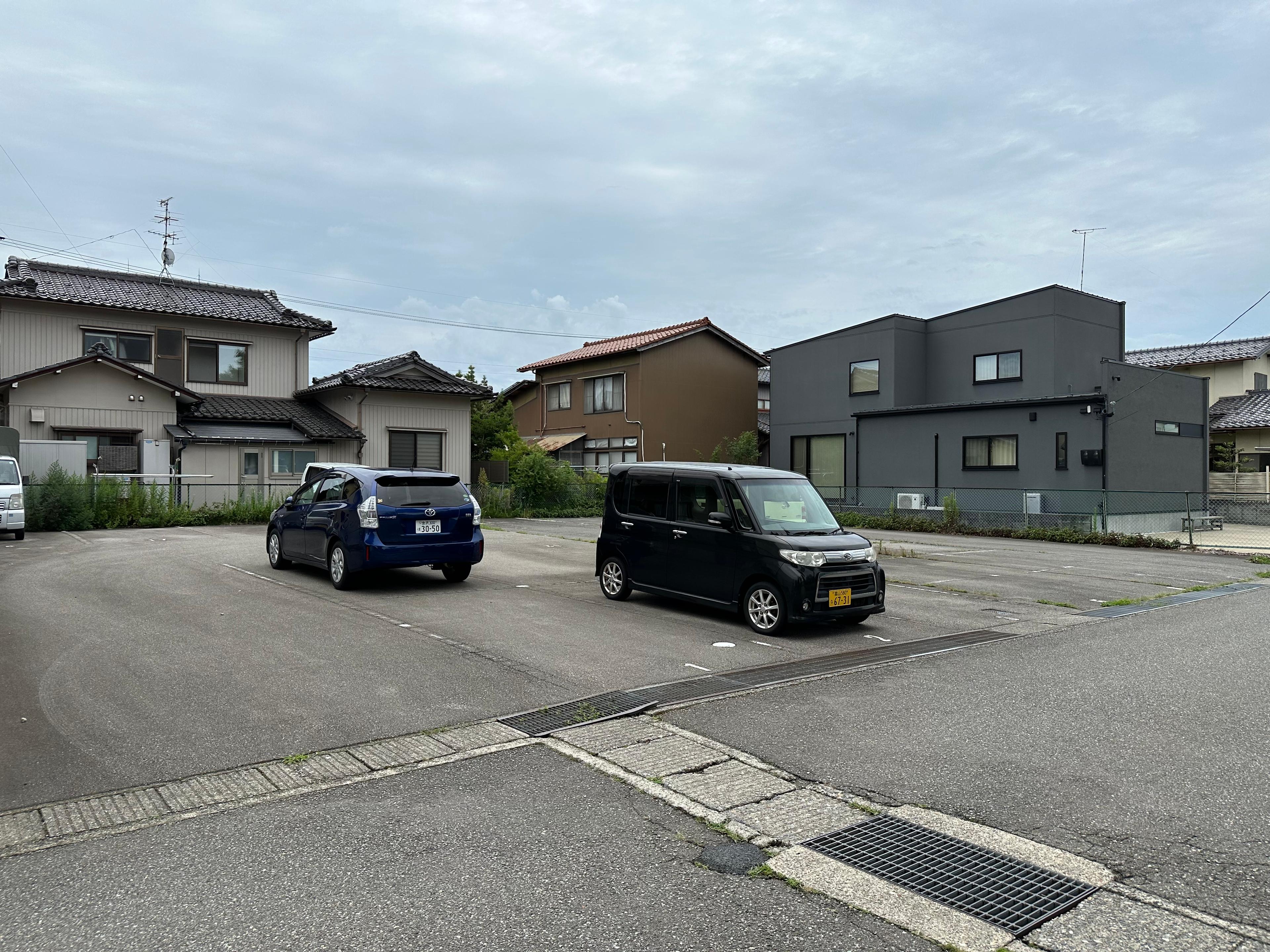 稲荷パーキングの外観・駐車場イメージ2枚目