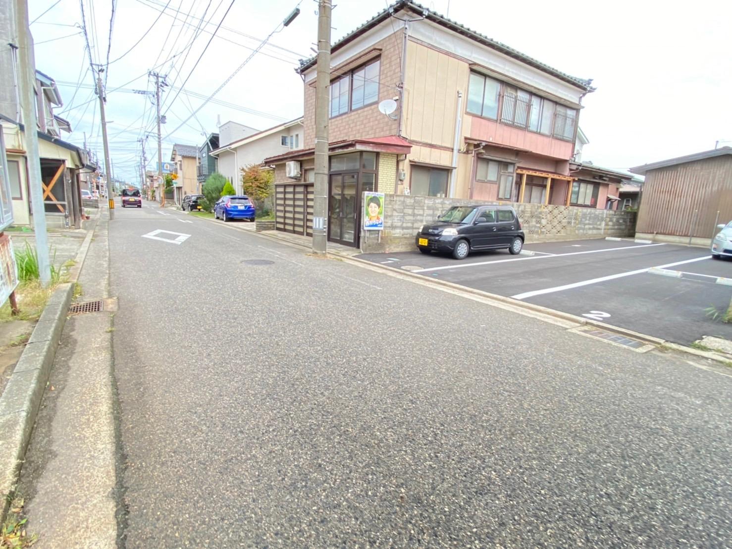 よつばガレージの外観・駐車場イメージ2枚目