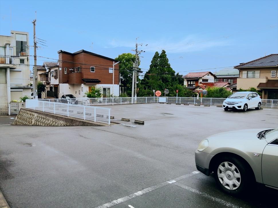 小松ガレージの外観・駐車場イメージ2枚目