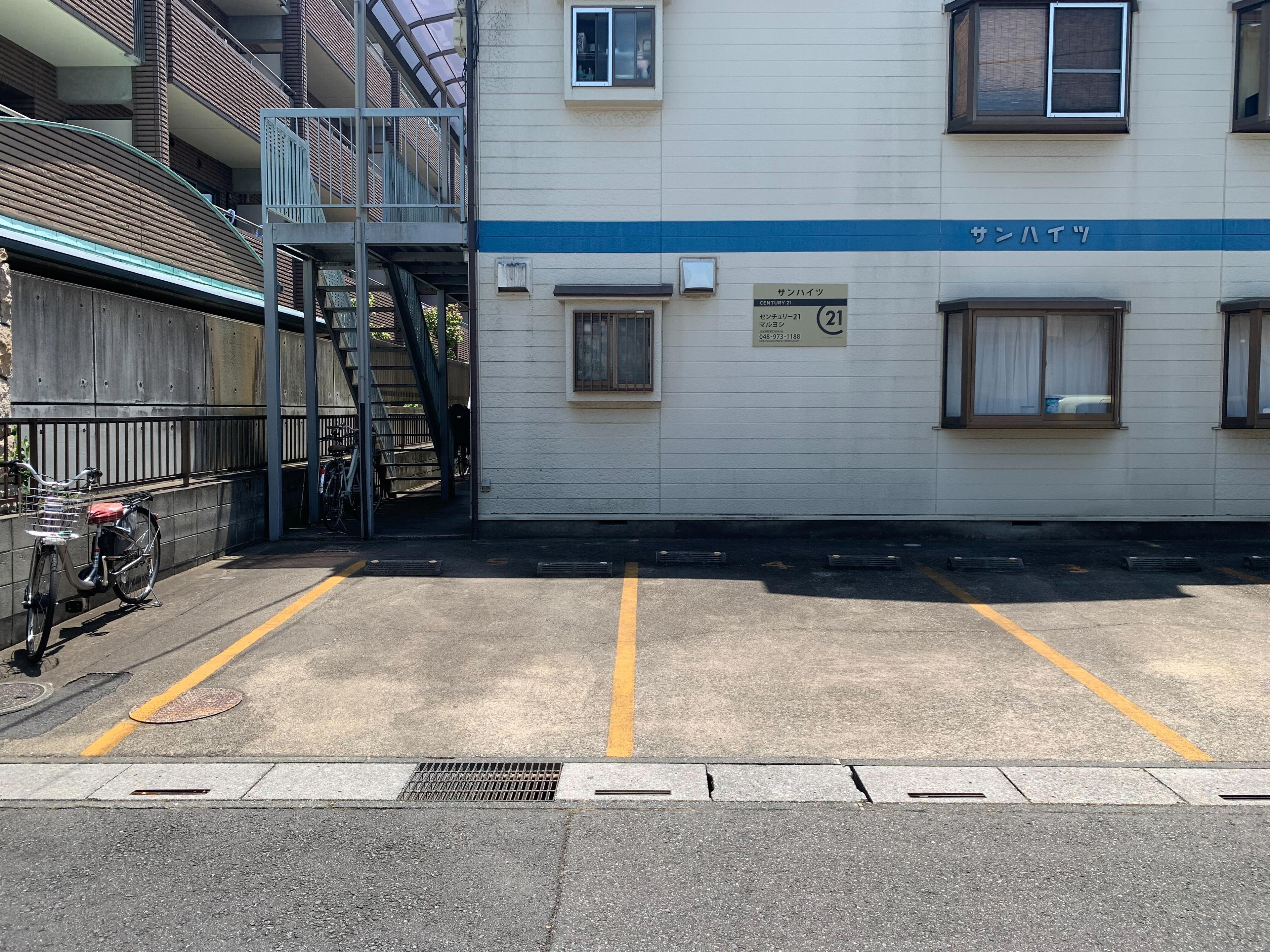 サンハイツ（北越谷）敷地内駐車場の外観・駐車場イメージ1枚目