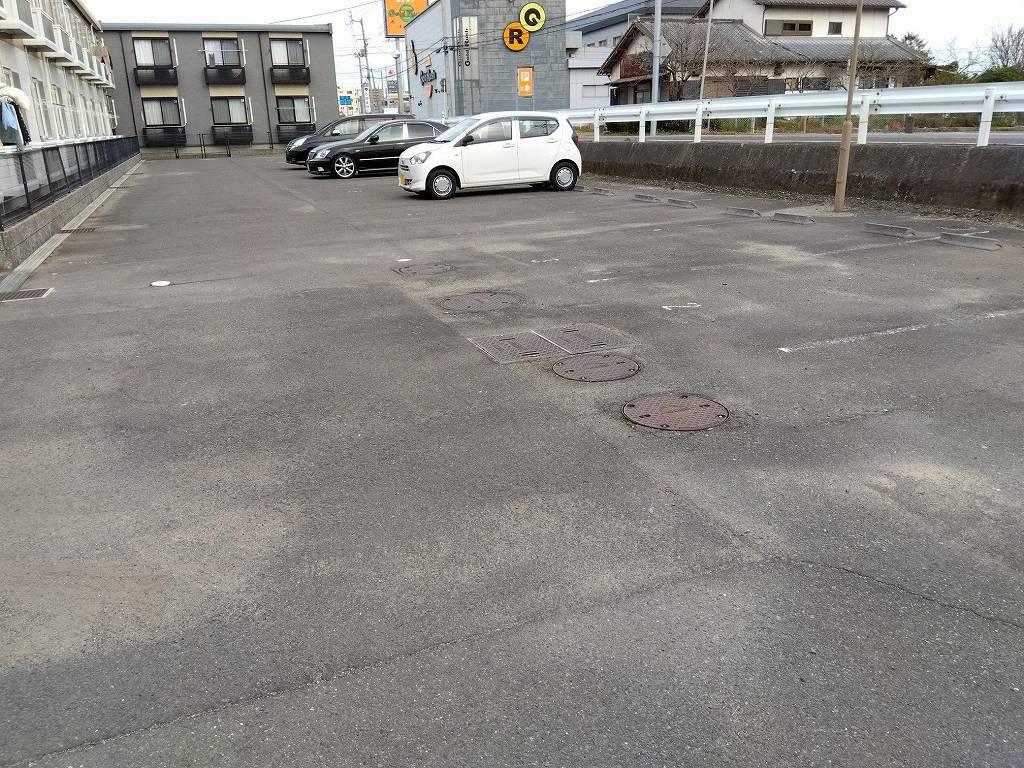 カサベージュ(21084)の外観・駐車場イメージ1枚目