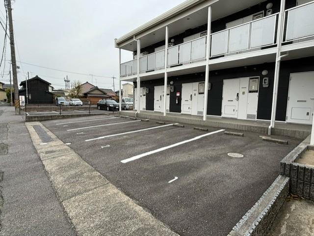 ヒット(21200)の外観・駐車場イメージ1枚目