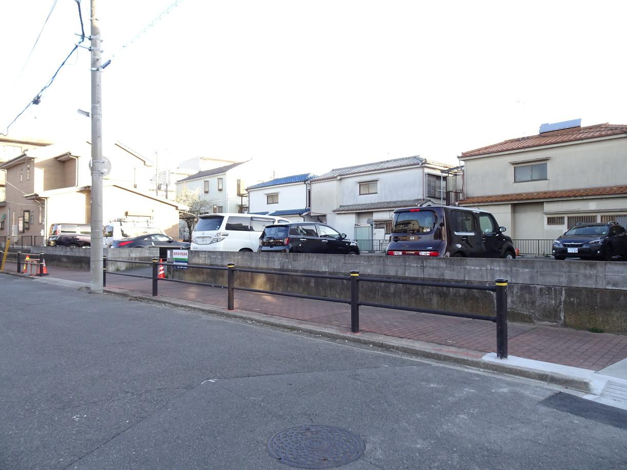 新井田中駐車場の外観・駐車場イメージ2枚目