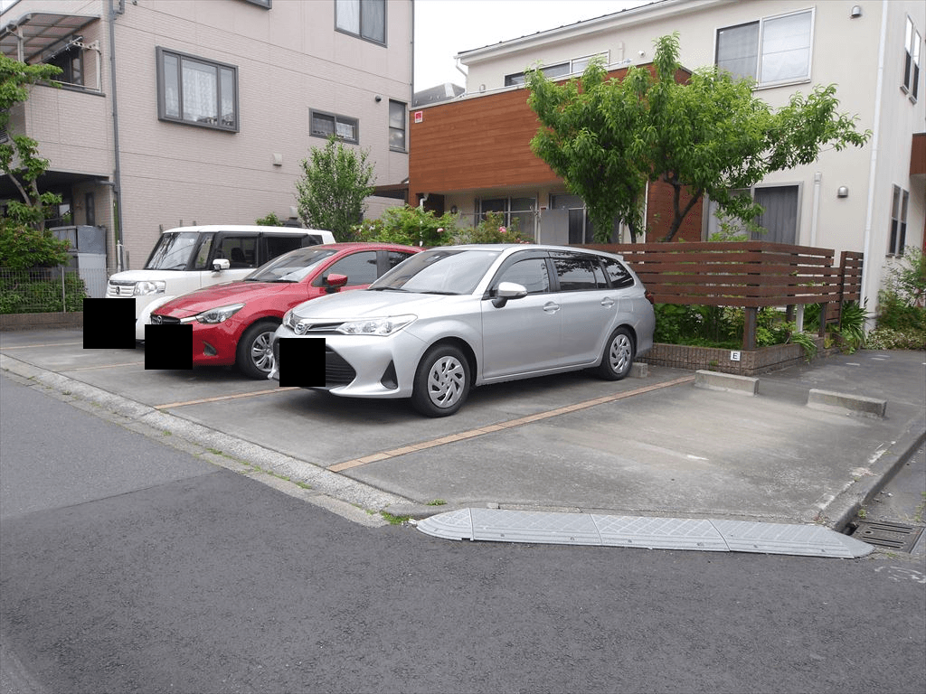 パーク・ローズの外観・駐車場イメージ1枚目