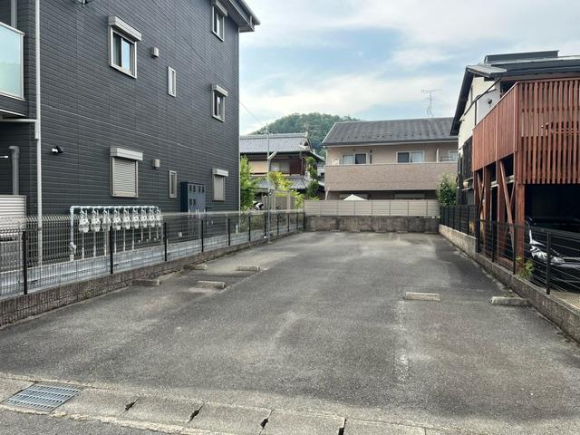 北波ガレージの外観・駐車場イメージ1枚目