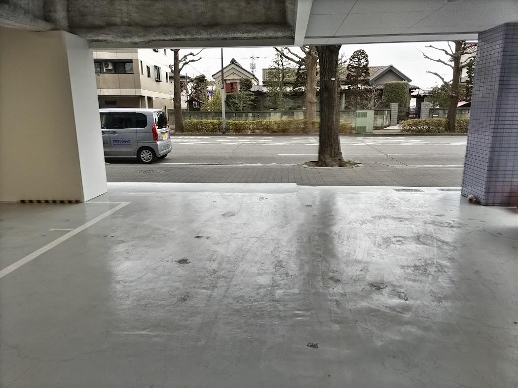 ロージナ　敷地内駐車場の外観・駐車場イメージ2枚目