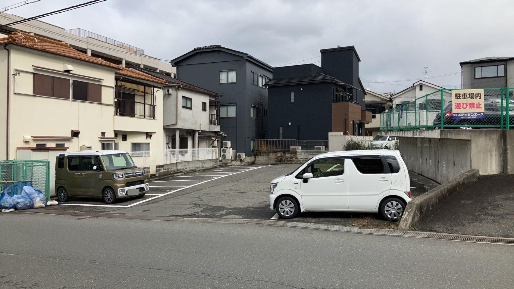 藤阪中町駐車場の外観・駐車場イメージ1枚目