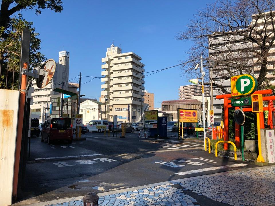 横須賀中央の外観・駐車場イメージ1枚目