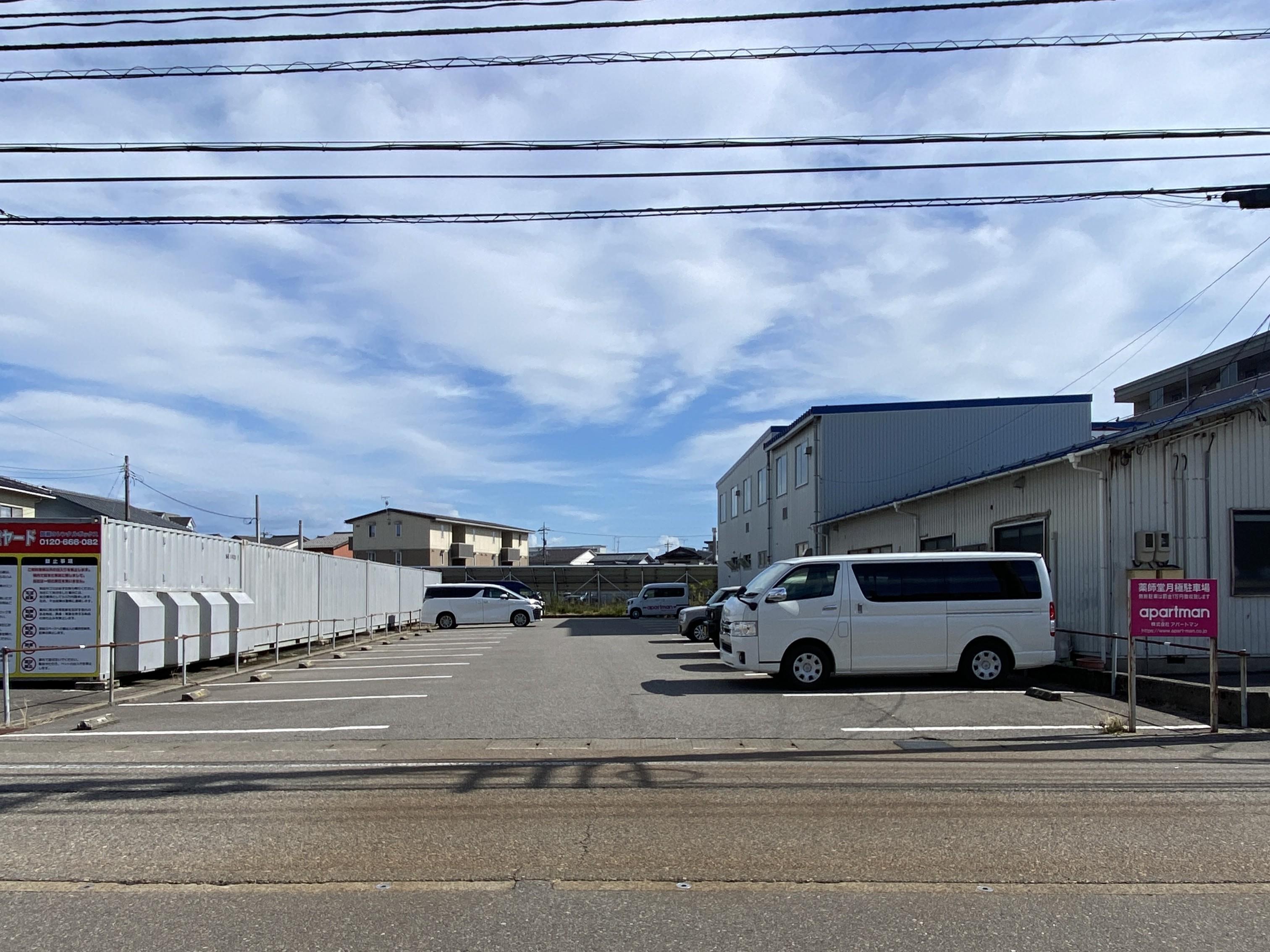 薬師堂月極駐車場の外観・駐車場イメージ1枚目