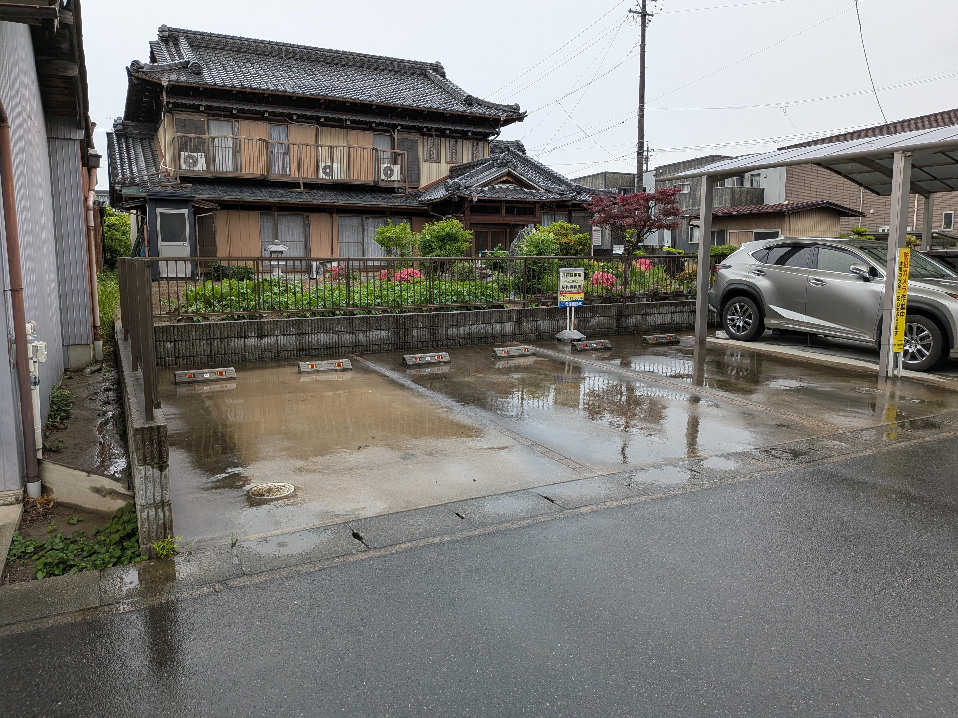 弥勒寺東2-39駐車場の外観・駐車場イメージ2枚目