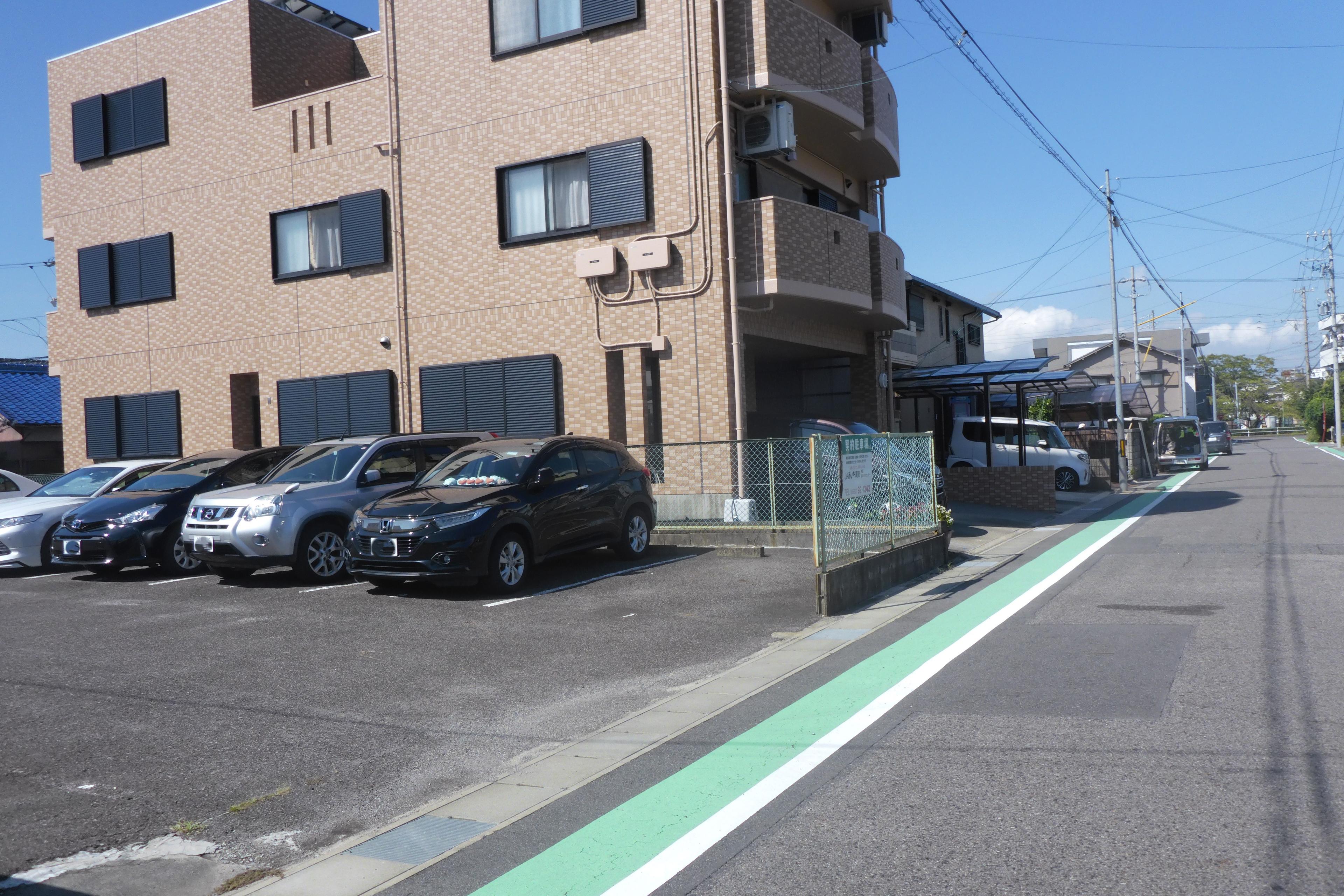 320012の外観・駐車場イメージ2枚目