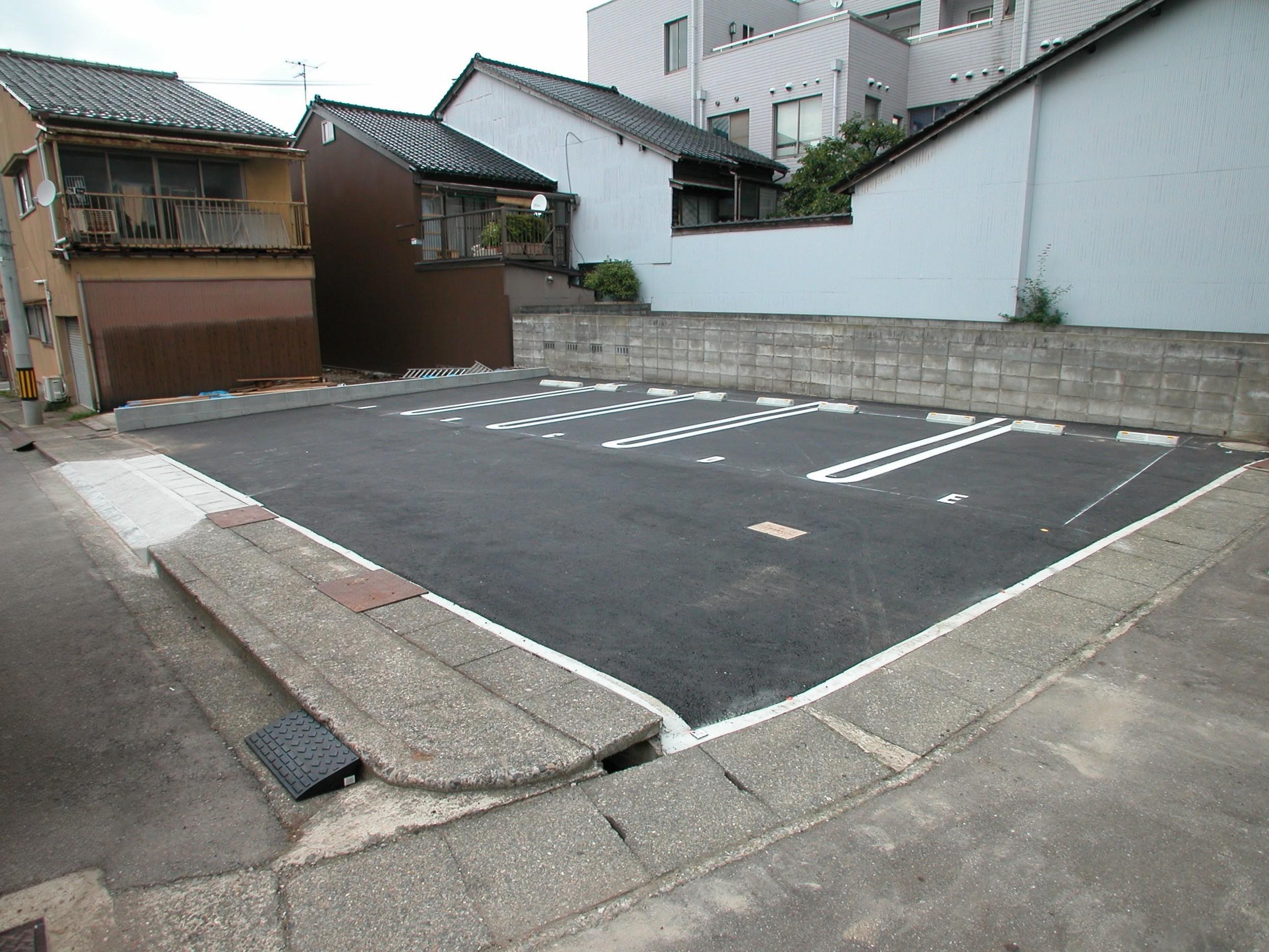 泉パーキングの外観・駐車場イメージ2枚目